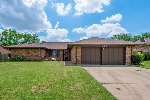 2505 Avonhill Dr, Arlington, TX 76015
