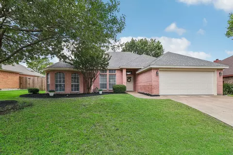 7729 Sagebrush Ct N, North Richland Hills, TX 76182