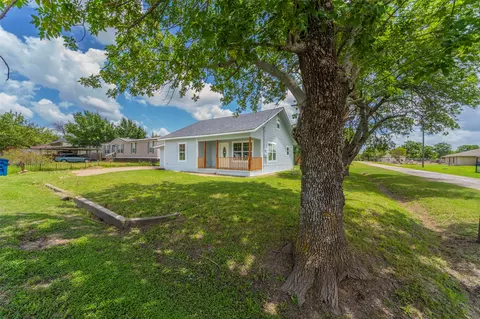 200 E Pace St, Frost, TX 76641