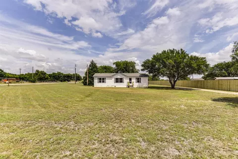 18533 Comanche Rd, Justin, TX 76247