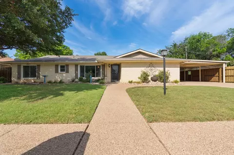 1200 S Ridgeway Dr, Cleburne, TX 76033