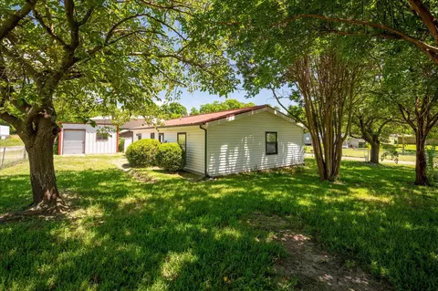 8212 Lakeview Cir, Lone Oak, TX 75453