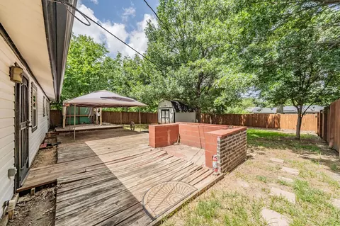 Exterior - 433 Limestone Dr, Euless, TX 76039 photo 4 of 7