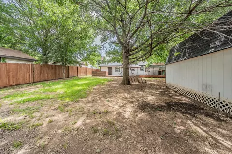 Exterior - 433 Limestone Dr, Euless, TX 76039 photo 6 of 7