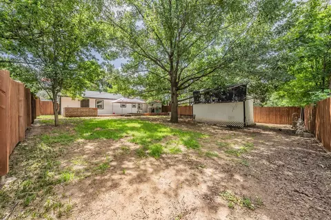 Exterior - 433 Limestone Dr, Euless, TX 76039 photo 5 of 7