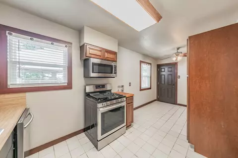 Entry Way - 433 Limestone Dr, Euless, TX 76039 photo 2 of 3