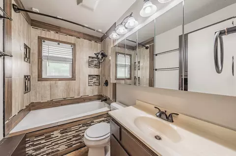 Bath - 433 Limestone Dr, Euless, TX 76039 photo 1 of 3