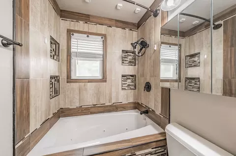 Bath - 433 Limestone Dr, Euless, TX 76039 photo 2 of 3