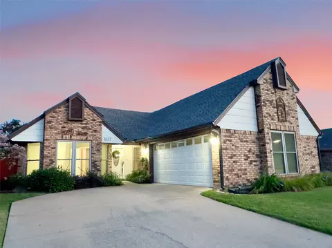 1621 Autumn Chase Sq, Bedford, TX 76022