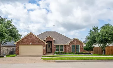 11001 Wanamaker Dr, Benbrook, TX 76126