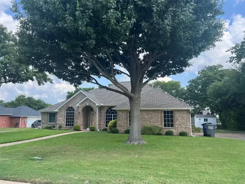 143 Meadow Glen Ln, Ovilla, TX 75154