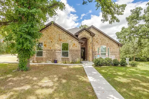 301 Lakeside Dr, Azle, TX 76020