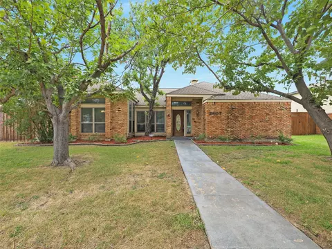 2807 Cambridgeshire Dr, Carrollton, TX 75007