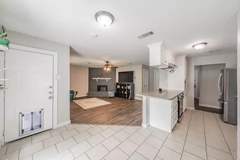 1017 E Georgian Rd, Saginaw, TX 76179