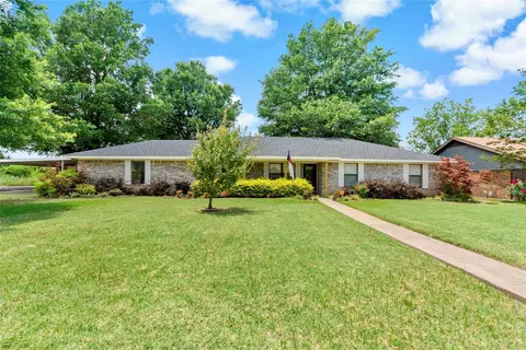 1030 42nd St SW, Paris, TX 75460