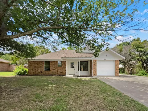 221 Brook Cir, Krum, TX 76249