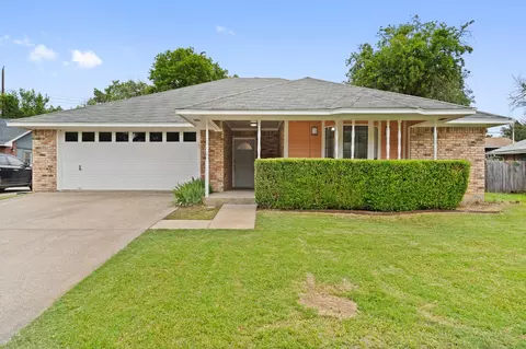 910 Waterbury St, Grand Prairie, TX 75051