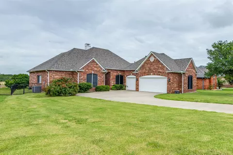 3210 Preston Club Dr, Sherman, TX 75092
