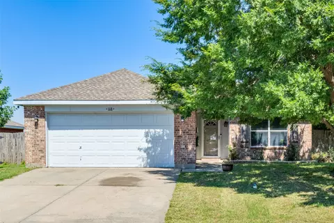 112 Palomino Ln, Krum, TX 76249