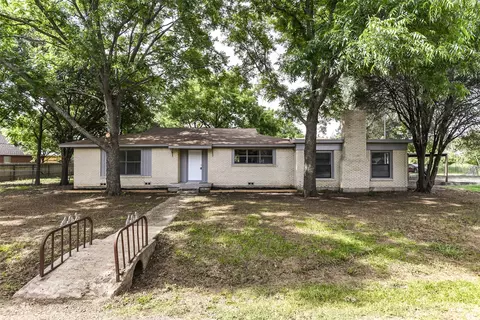 1100 Stella Mae Dr, Burleson, TX 76028