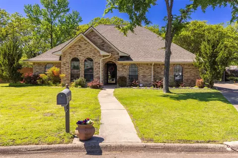 1112 Whitehall Ln, Greenville, TX 75402