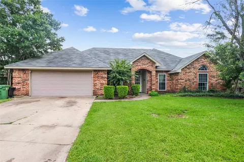 7704 Sagebrush Ct S, North Richland Hills, TX 76182
