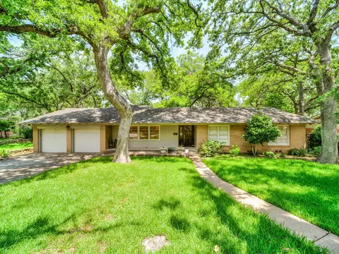 1213 W Cedar St, Arlington, TX 76012