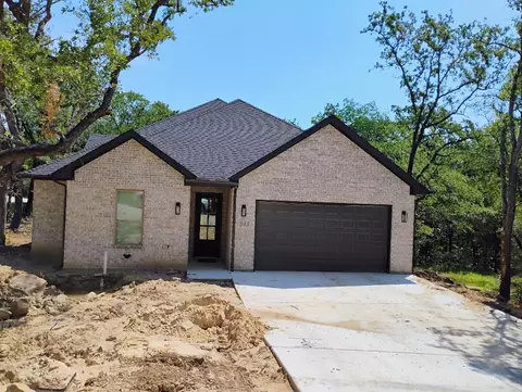 393 Bolero Ct, Runaway Bay, TX 76426