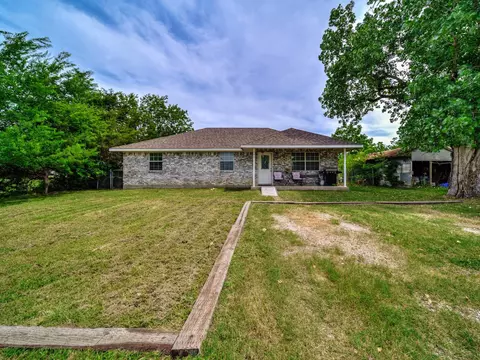 541 W Hughes St, Collinsville, TX 76233