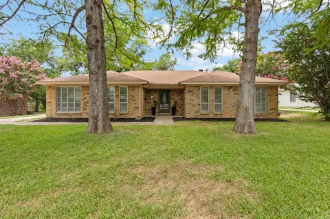 3808 Van Deman Dr, Benbrook, TX 76116