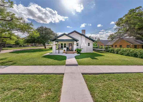 305 S Shelton St, Breckenridge, TX 76424