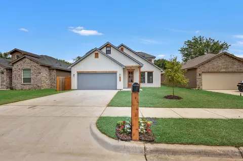 5187 Charlene St, Fort Worth, TX 76105