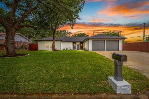 1433 Foothill Dr, Hurst, TX 76053