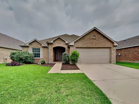 1945 Creek Crossing Dr, Justin, TX 76247