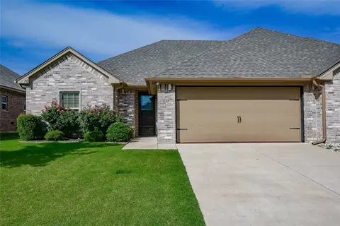 517 Landry Ct, Granbury, TX 76049
