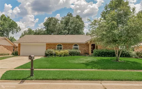 7440 Camelback Dr, Shreveport, LA 71105