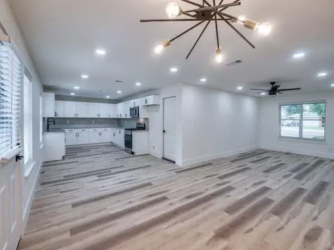 Living - 552 Rea Ave, Lancaster, TX 75146 photo 5 of 5