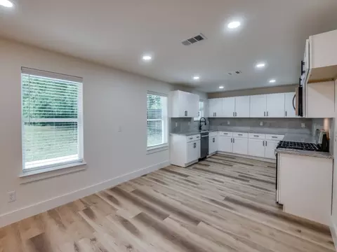 Kitchen - 552 Rea Ave, Lancaster, TX 75146 photo 3 of 5