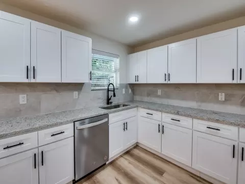 Kitchen - 552 Rea Ave, Lancaster, TX 75146 photo 4 of 5