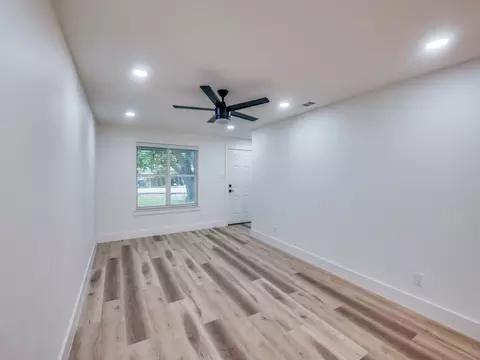 Living - 552 Rea Ave, Lancaster, TX 75146 photo 1 of 5