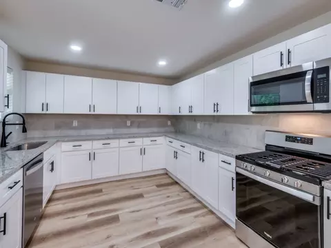 Kitchen - 552 Rea Ave, Lancaster, TX 75146 photo 2 of 5