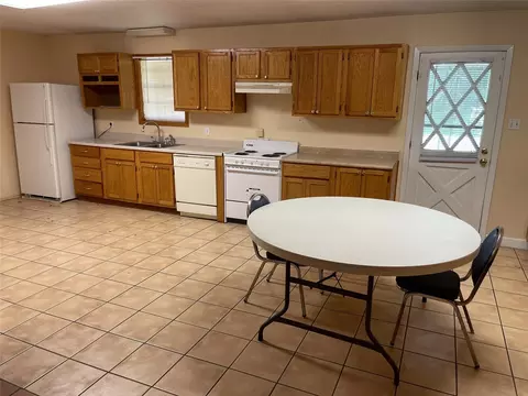 Kitchen - 328 Messick Rd, Coushatta, LA 71019 photo 1 of 1