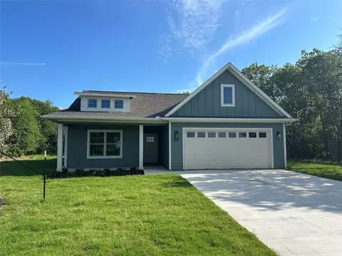 705 E Davis Ave, Alvarado, TX 76009