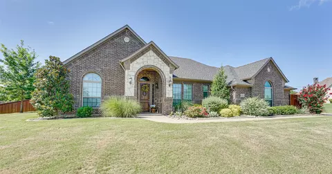1010 Chester Ct, Midlothian, TX 76065