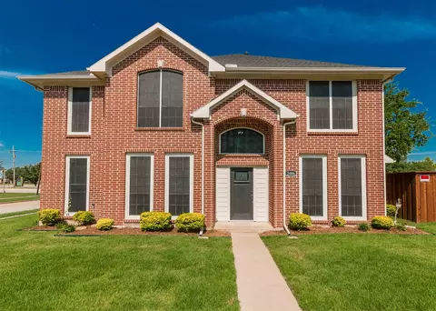 2086 Kamla Rd, Lewisville, TX 75067
