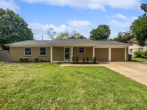 713 Wood St, Burleson, TX 76028