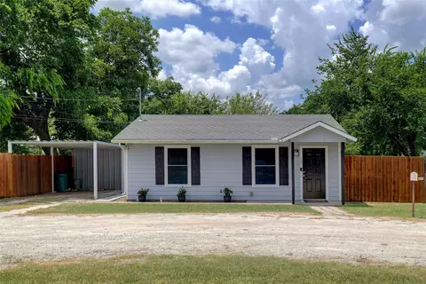 204 N Mill St, Bowie, TX 76230
