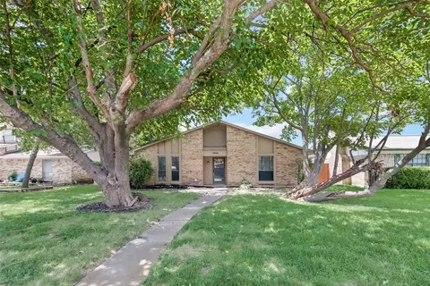 2930 Meadow Park Dr, Garland, TX 75040