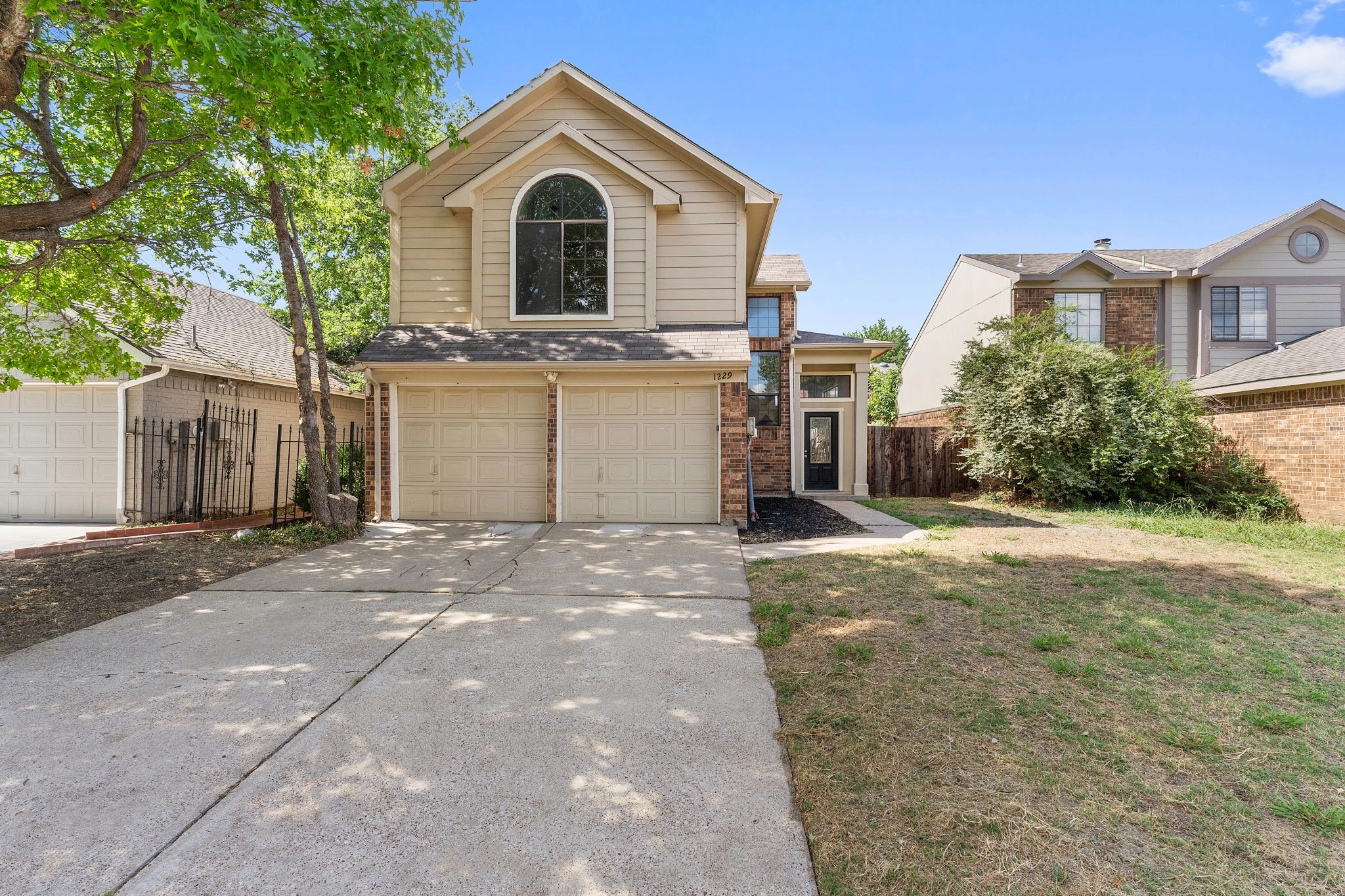1229 Settlers Way  
