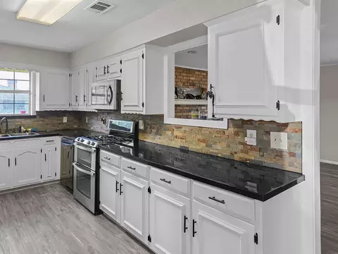 211 N 6th St, Celeste, TX 75423 photo 5